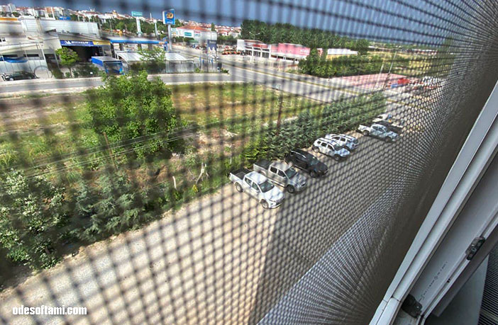 Вид на парковку из окна Royal Bilgic Hotel Турция - odesoftami.com